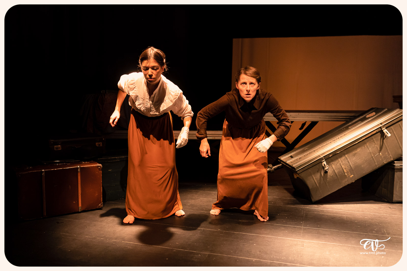 LA MESNIE H. - UN JOUR D'ÉTÉ